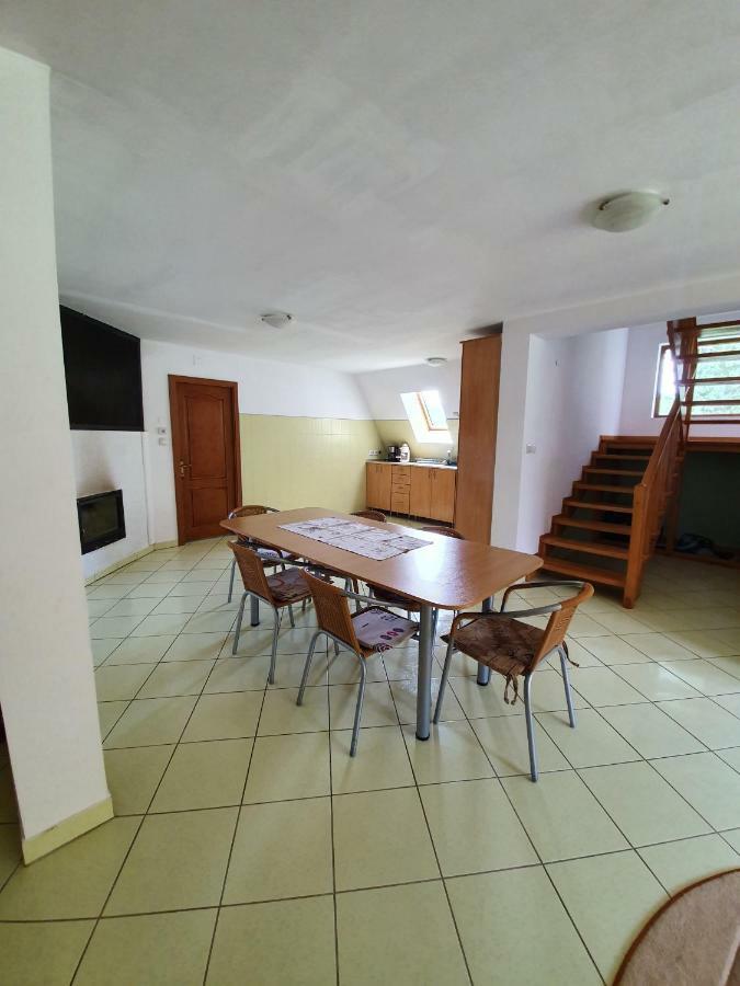 Kamilla Kulcsoshaz Villa Sub Cetate Ngoại thất bức ảnh
